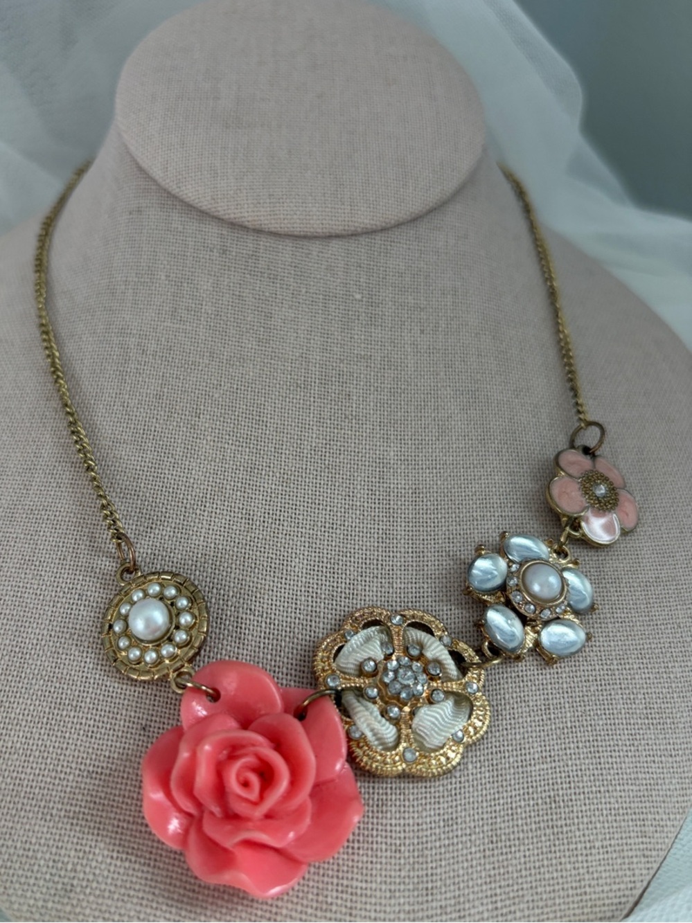 Vintage-Inspired Gold Necklace with Pink Rose and Pearl Accents